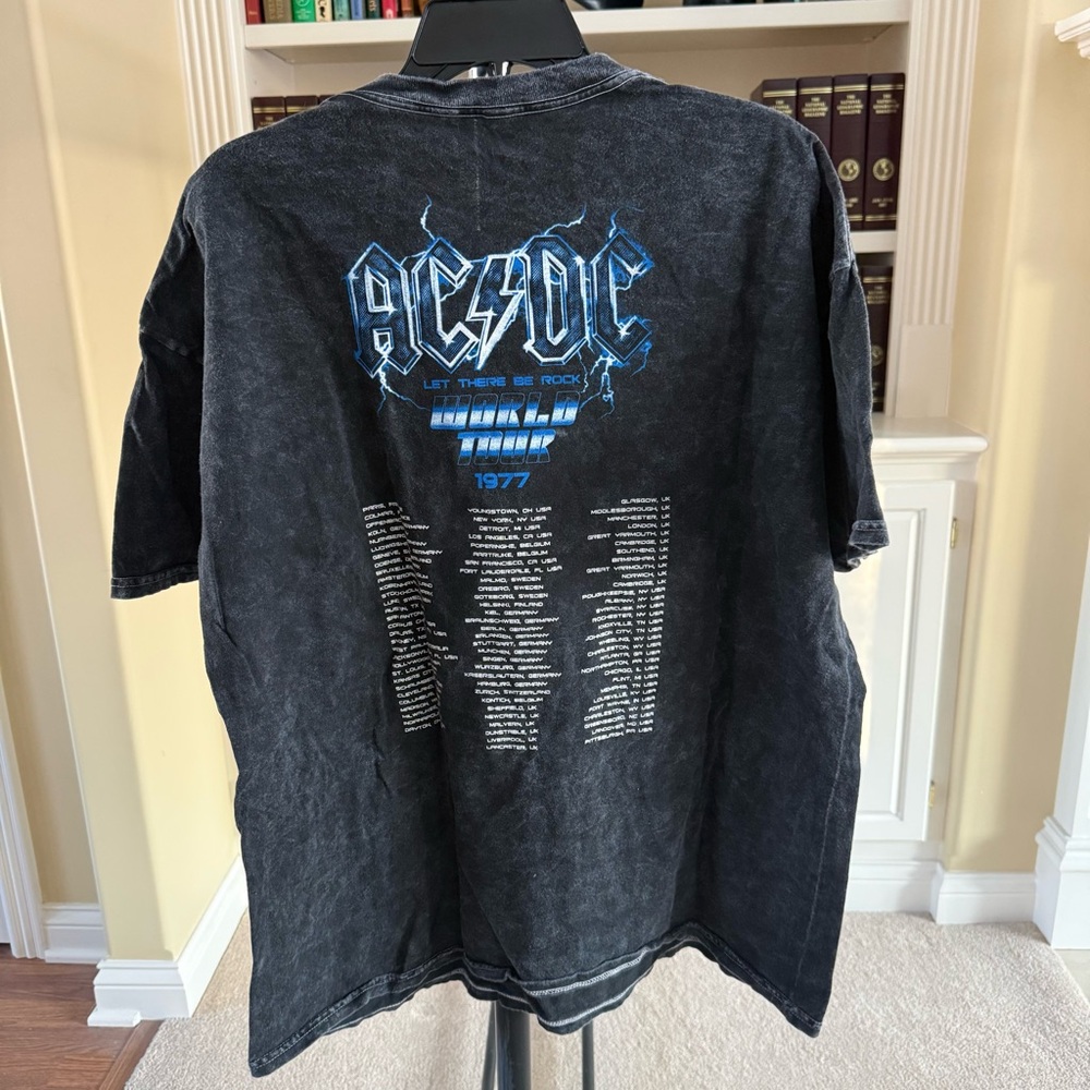 AC/DC graphic concert t-shirt in a washed black - Picture 2 of 3